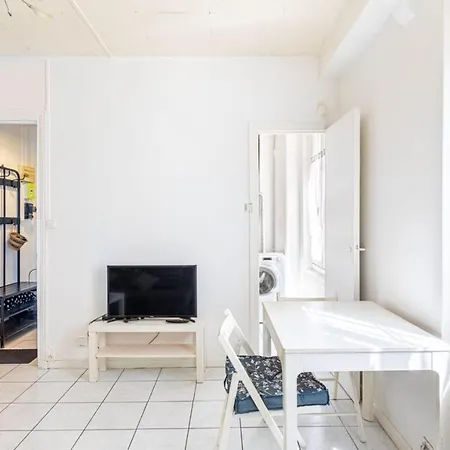 Apartment Guestready - Quaint Parisian Hideaway *